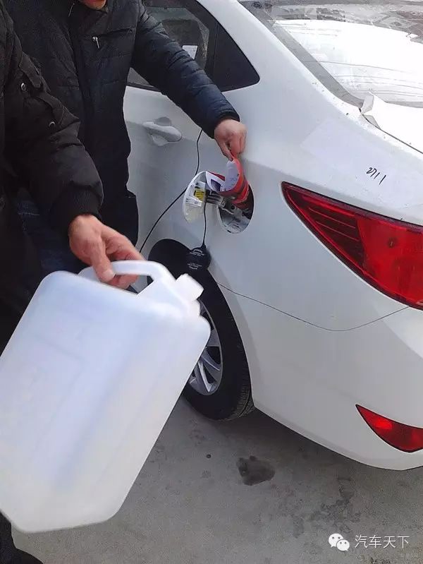 车没有油在路上怎么办_车路上没有油了咋整_车在路上没油了咋办