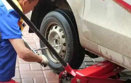 无锡锡山区流动补胎联系电话，最近24小时上门补胎轮胎救援服务怎么收费(图2)